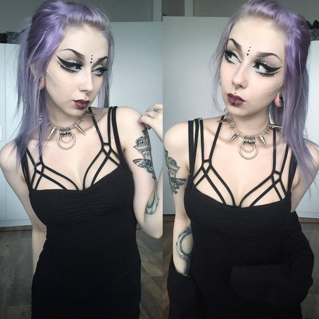 ladycube:  Day 2 of tattoo convention 💉✨ choker by @pinkmilksweden 💕