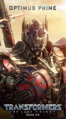 ultharkitty:  fuzipenguin: shokveyv:   transformersfan1234: New character pictures, also you can see the few second videos on Michael Bay’s Twitter   optimus got some of that dank dark energony weed,   megatron took starscream and ultron’s face, 