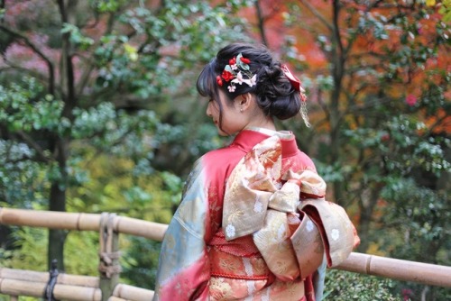 tokyogems:took my seijinshiki (coming-of-age) photos at chinzanso gardens wearing my mother’s kimono