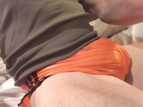 sportynylonguy:Bulging in My new awesome hot gym shorts!!!!