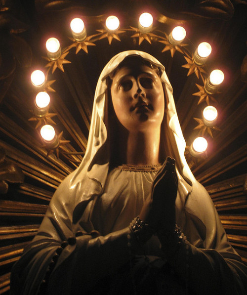 rossodimarte:  Virgin Mary in the duomo in Orvieto by Jeff the Trojan on Flickr. Virgin Mary in the duomo in Orvieto 