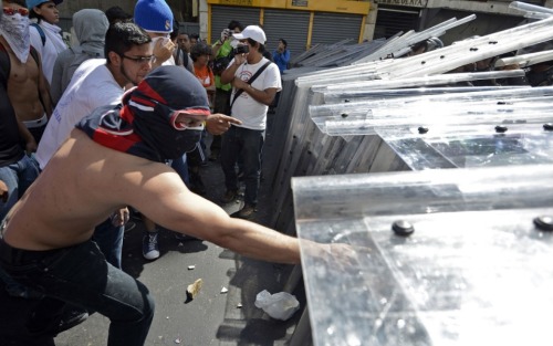 aljazeeraamerica:Venezuelan anti-government protests turn violentVenezuelan security forces fired ru