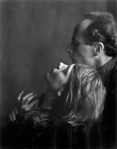 barcarole:Edward Weston and Margrethe Mather in 1922, by Imogen Cunningham.