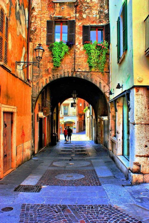 bonitavista:Lombardy, Italyphoto via places