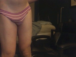 lexi-bella:  didnt have any thigh highs on, but just a quickie of my pantie bulge before i went to bed. c; 