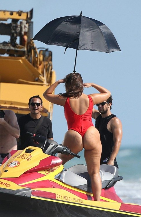 culosagranel:  Ashley Graham Lifeguard ass adult photos