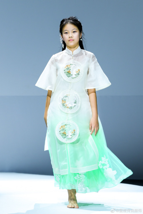 fuckyeahchinesefashion:盖娅传说 Heaven Gaia