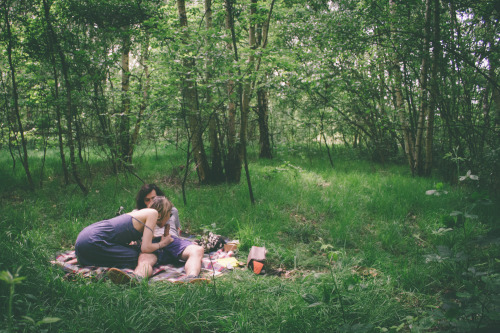 XXX slide-2-unlock:  le déjeuner sur l'herbe photo