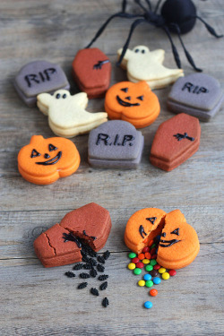 craving-nomz:  Trick-Or-Treat Cookies for