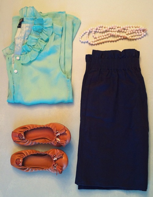 winsomeandwitty-blog-blog:  OOTD! Sleeveless blouse: J. Crew Linen skirt: J. Crew Clustered Pearl Ne