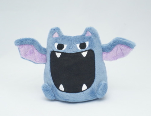 Wanted to make something Halloween-themed as well so Golbat plush it is. :D Sold.