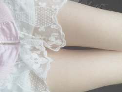 norse-mythology:  i hate my legs but im still posting this lol 