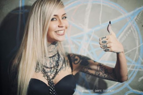 womenwithtatoos:  More girls with tattoos http://bit.ly/1bGKZuv