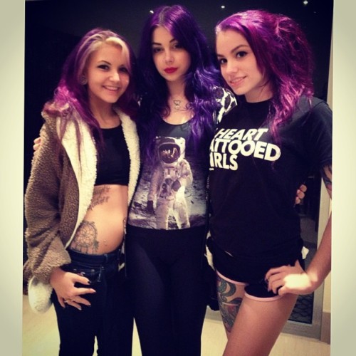 ph4ntasmag0ria:  So much purple 💜💜💜 such wonderful ladies ☺ 