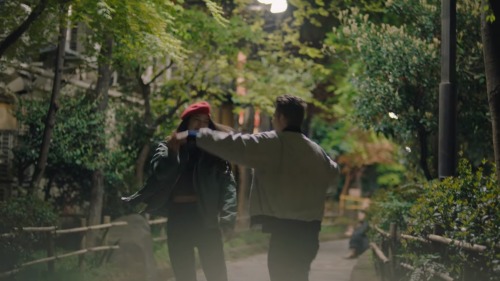 skogrn:    HONNE & Izzy Bizu - Someone That Loves You  