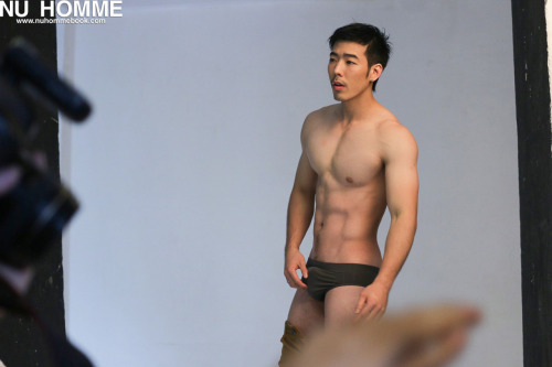 mantop10691:  泰國名攝影師Haruehun Airry男寵系列..最近也出寫真書的肌肉帥哥…..WUD THANNIPAT