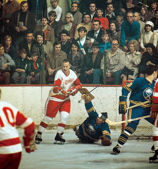 TSN Archives: Gordie Howe, at 42, yields to injury (Jan. 2, 1971)