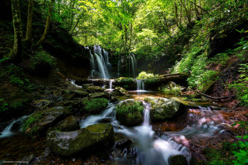 me-lapislazuli: Waterfall created a natural | by wasabitool | ift.tt/2aVq8fd