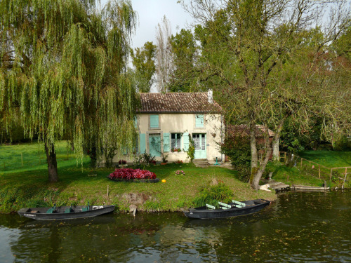 wonderfulfrance:   	Arçais by dynamosquito    	Via Flickr: 	Boats and traditional house of the marais at Arçais, Marais poitevin, Deux-Sevres, Poitou-Charentes region, France, October 2008.  Bateaux et maison maraîchine traditionelle à Arçais, Marais