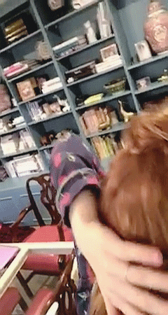 brycedhowardfr: Bryce finding out she has curly hair, posted on December 8th 2015.Site ● Twitte
