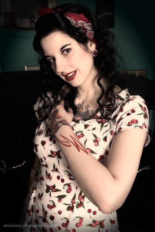 alternative-pinup:  Alternative Pinup http://tinyurl.com/oteb99c