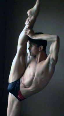 male-ballet:  Monday stretching