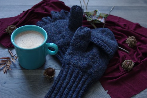 lookyarn: in the hiatus, these flip-top mitts were knit. pattern: improvised yarn: harrisville desig