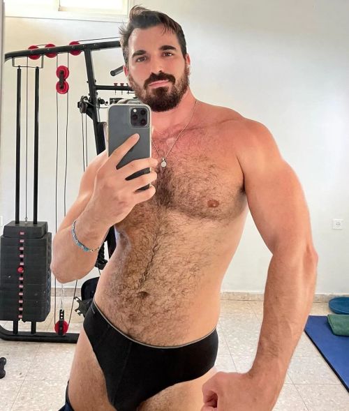 beardedhairyscruffhunks:  Good morning with @thick_macho1 🧔❤️https://www.instagram.com/p/CfqgYMnsA5P/?igshid=NGJjMDIxMWI=