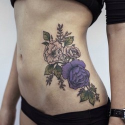 womenwithink:  By @baraka_tattoo #sidetattoo