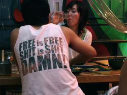 driftingindeadspace:  Japan is making shitpost T-shirts 