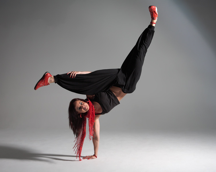 taichiclothinguniforms:Chloe Bruce’s all kinds of classic Kung Fu movements. Kung