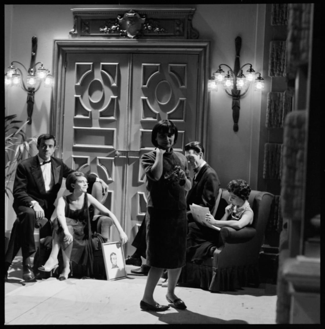 Agnès Varda visits Dephine Seyrig and Alain Resnais, behind the scenes of Last Year at Marienbad, 1961.