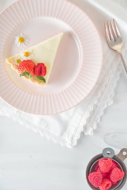 DIY Fruit Tart This tart has a buttery shortbread crust, a creamy vanilla bean custard and it is gor