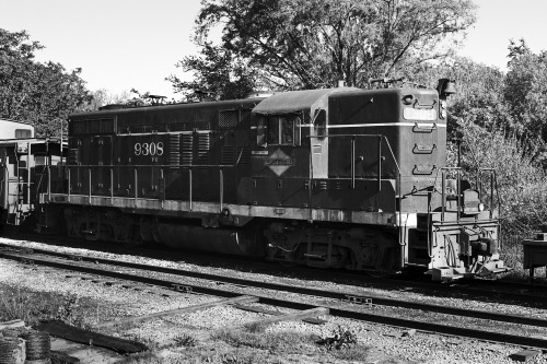 Yard EngineAn EMD GP9, built in 1958, sits at Bloomington, Indiana. This is on the Illinois Central 