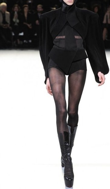 abbielengey:  babelesque-deactivated20141018: Mugler fall ‘12 black clothes   The