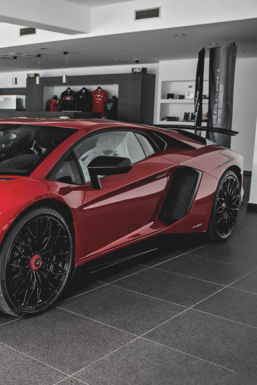 jrxdn:  Aventador | © | Instagram