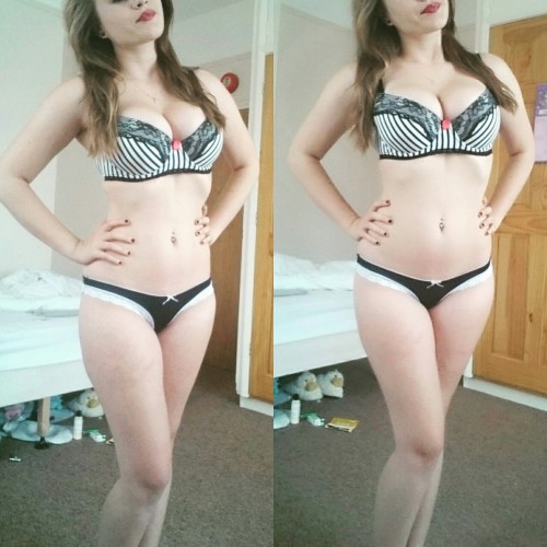 fuck-me-and-cut-me: I got new pretty underwear :P