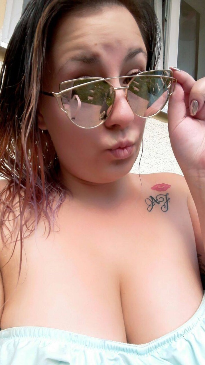 deutsche-amateurschlampen:Die schüchterne Ramona (27, Zahnarzthelferin) aus Essen.