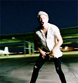 niallsgotmehigh:  Niall, Drag me Down music video 