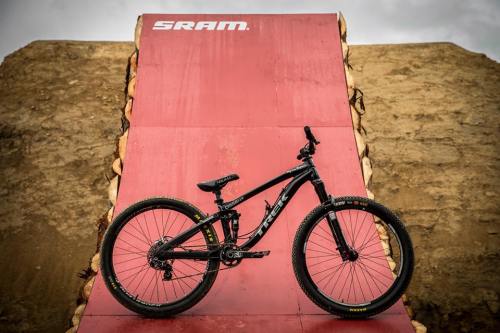 eng-kbz:Brandon Semenukand his Trek Ticket S with SRAM X01 