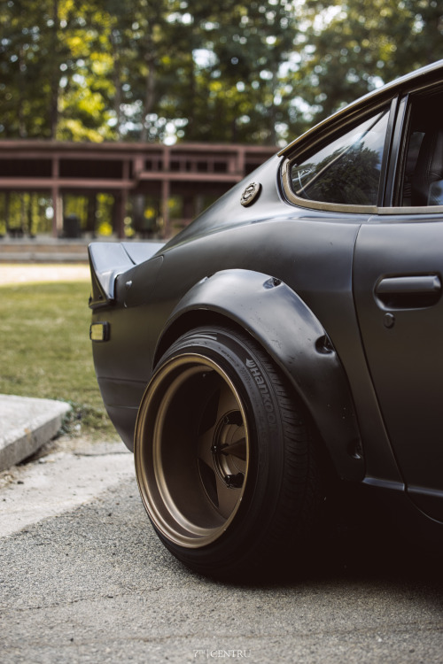 7thcentru: Low Tide Datsun 240Z Here’s more of that car that tumblr loves.