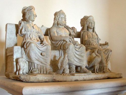 hildegardavon:Juno - Jupiter - MinervaLa Triade Capitolina è composta da tre Dei Romani: Giove, al c