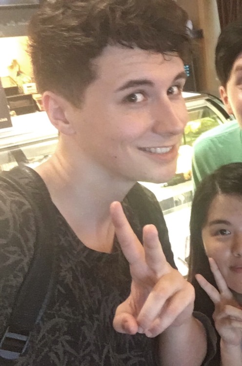 averyiscoldpizza: hobbit hair and shaved sides is definitely a look