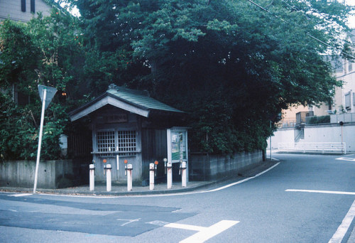 hisafoto: 祠 on Flickr.Taken with Leica IIIb + Summar 50mm F2.0.