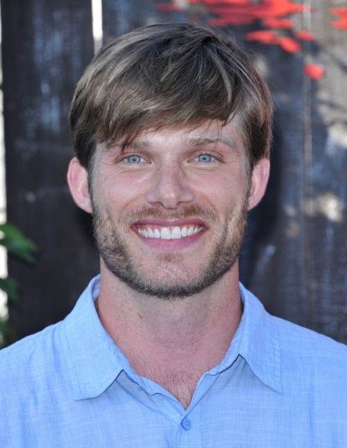 hotfamous-men:  Chris Carmack