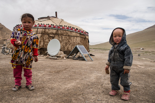 likeafuckingmonday:Kyrgyz kids 