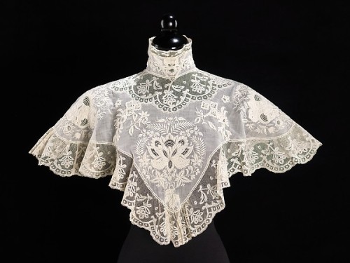 fashionsfromhistory: Collar c.1900 The MET