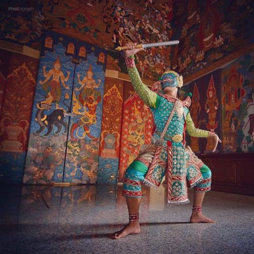 Khon dancer wearing mask and costume to represent Hanuman, Thailand