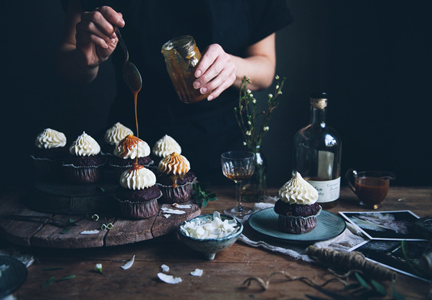 sweetoothgirl:  DOUBLE CHOCOLATE BANANA MUFFINS WITH MASCARPONE FROSTING AND BOURBON