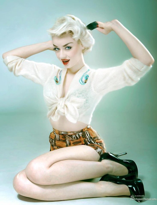 alternative-pinup:  Alternative Pinup girl